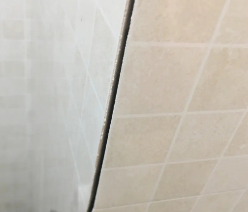 龙湾瓷砖空鼓维修公司分享阳台瓷砖脱落的修复过程可以分为以下几个步骤
