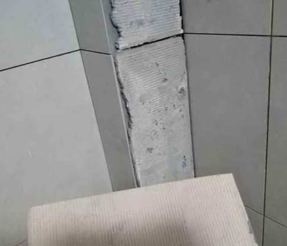 龙湾瓷砖空鼓维修公司分享下厨房瓷砖脱落的补救措施。